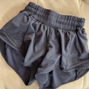 Lululemon Hotty Hot Low-Rise Lined Short 2.5” size 0 Black